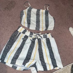 Very cute 2 peace set from Dry Goods! Only worn 1 time!